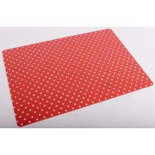 PLASTOVÁ PODLOŽKA POLKA DOTS ORANŽOVÁ